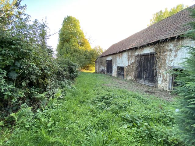 MAISON AVEC GRANGE ATTENANTE A RESTAURER AU CALME AVEC JOLIE