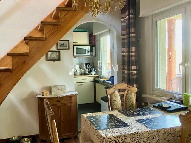 Maison avec grand terrain et dépendances