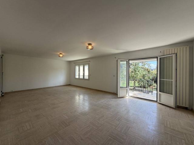 MAISON AVEC GRAND JARDIN, GARAGE ET SOUS SOL TOTAL
