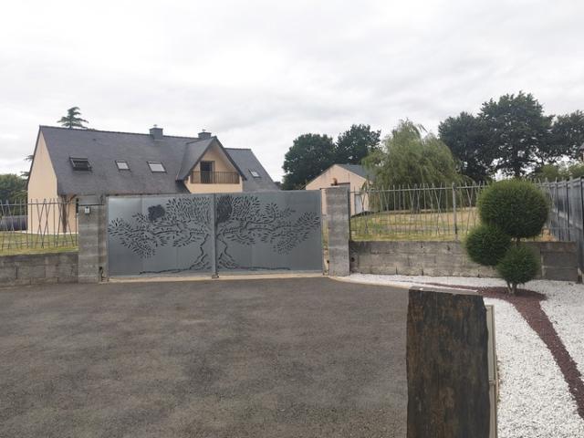 Maison avec hangar