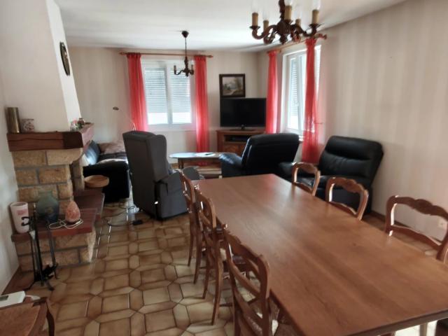 Maison avec hangar