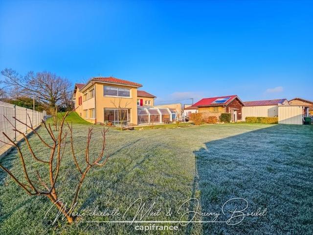 Maison avec hangar, piscine couverte et chalet aménagé 163m² Bâgé la Ville