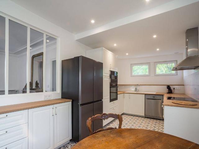 Maison avec jardin / 190 m² / 4 chambres/ entièrement rénovée / idéalement située