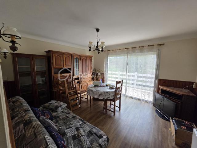 Maison avec jardin, 2 chambres et un bureau – Proche gare de Sens