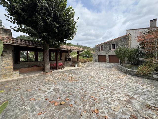 Maison avec jardin, cour, garage et appartement 147m² Couiza