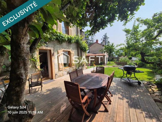 Maison avec jardin clos sans vis à vis et puits.