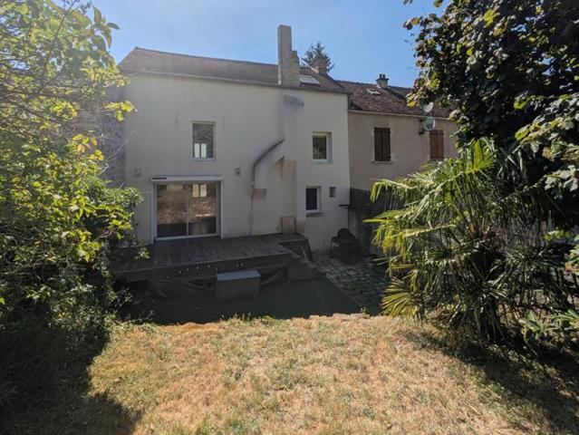 Maison avec jardin à louer sur Seraincourt 95 3 chambres et un bureau
