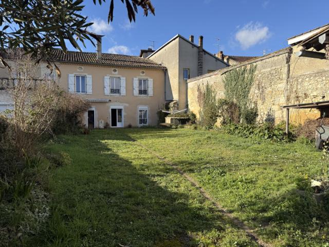Maison avec jardin dans le centre de Gondrin