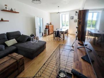 Maison avec jardin, dépendances et gîte rentable – À découvrir sans tarder !