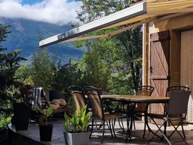 Maison avec jardin, dépendances, proche du centre ville
