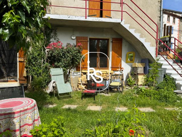 Maison avec jardin divisée en deux logements