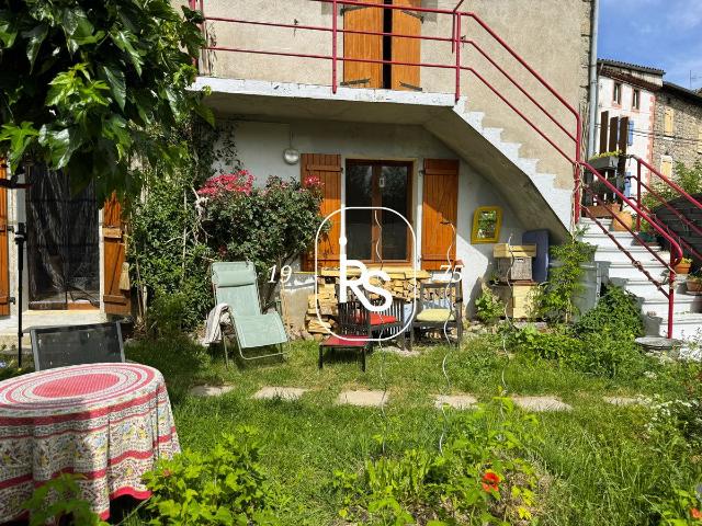 Maison avec jardin divisée en deux logements 76m² Jaujac