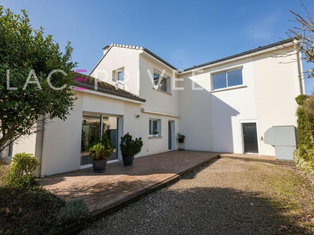 Maison avec jardin et garage double