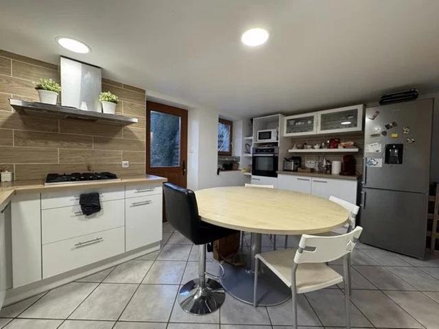 Maison avec jardin et garage