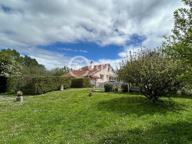 Maison avec jardin et dépendance sur une parcelle de 2.930 m