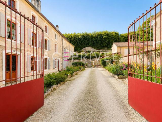 Maison avec jardin et dépendances