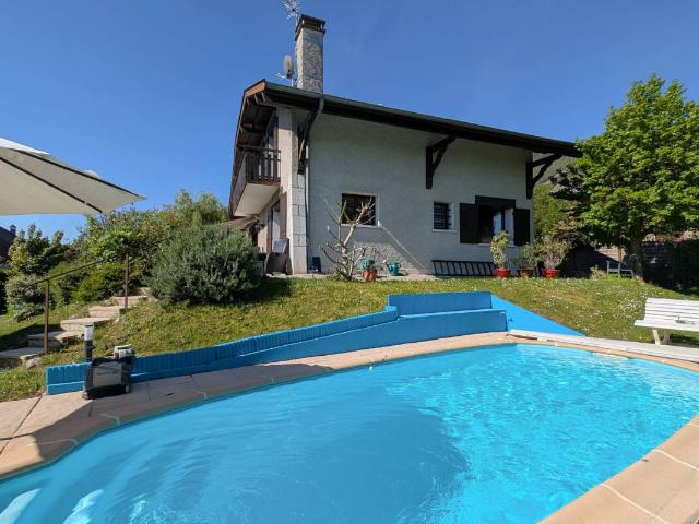 Maison avec jardin et piscine