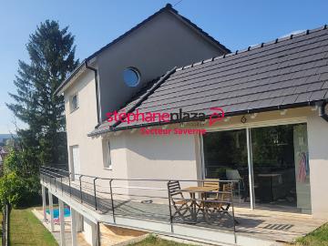 Villa lumineuse avec jardin et piscine