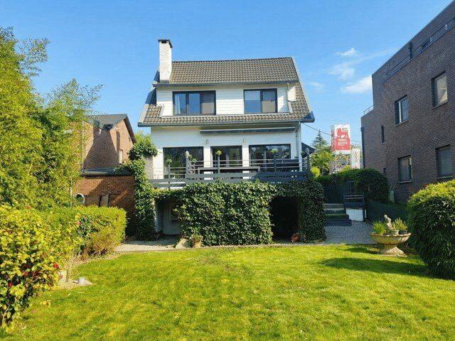Maison avec jardin et terrasse