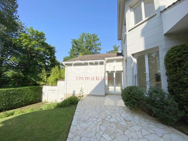 Maison avec jardin et terrasse