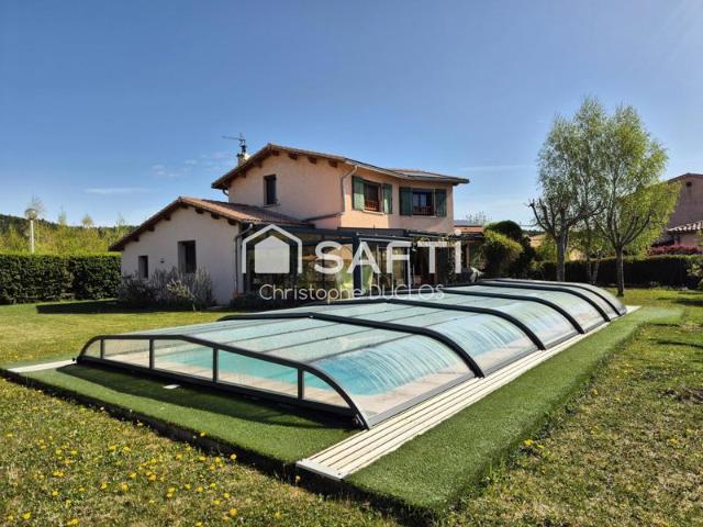 Maison avec jardin, piscine, terrasse et garage