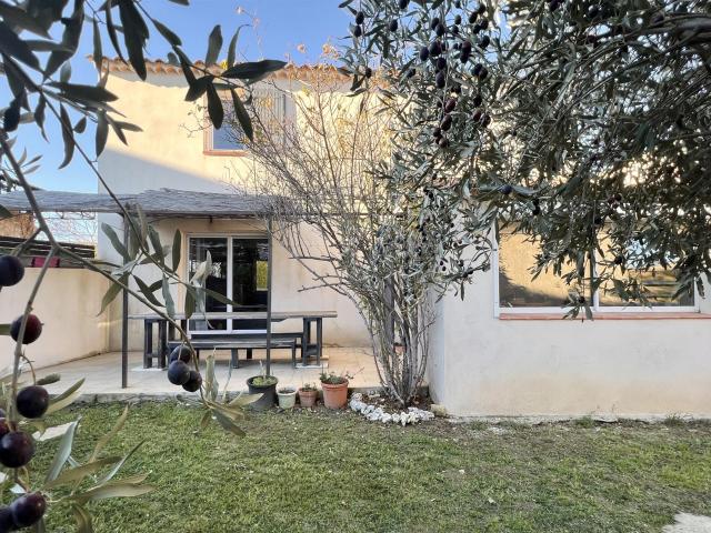 Maison avec jardin, piscine et dépendance proche du village 150m² Lauris