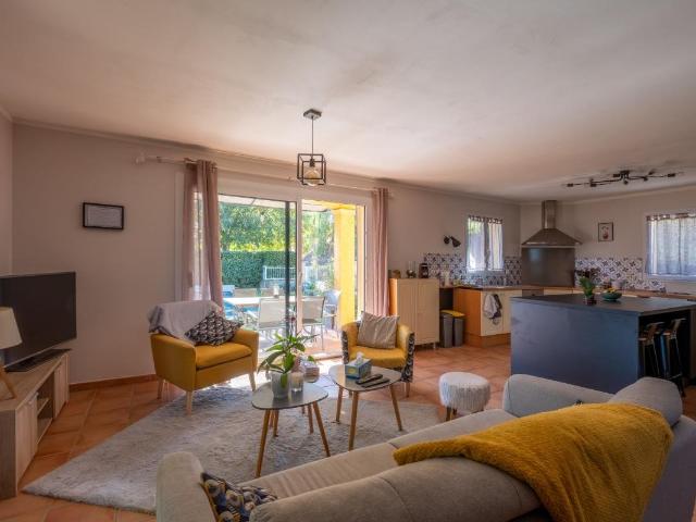 Maison avec jardin, piscine et double garage 125m² Pierrerue