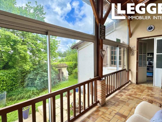 Maison avec jardin, véranda et cheminée – Charme, potentiel et calme à deux pas des commoditése