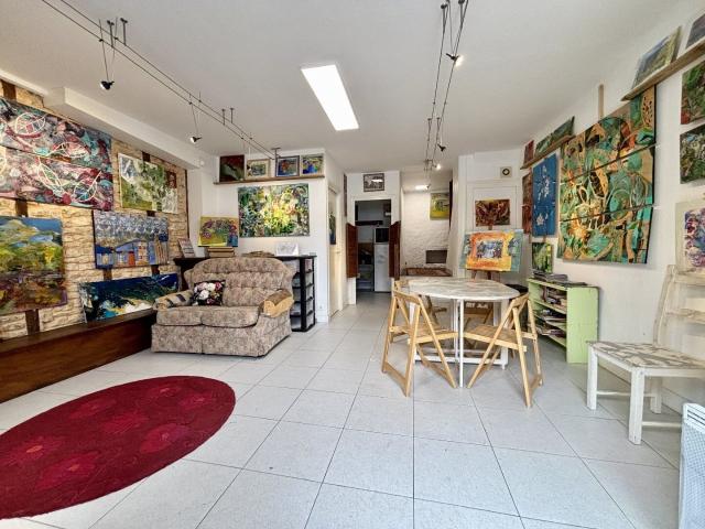 Maison avec local commercial et potentiel locatif, Centre de. 127m² Ruffec