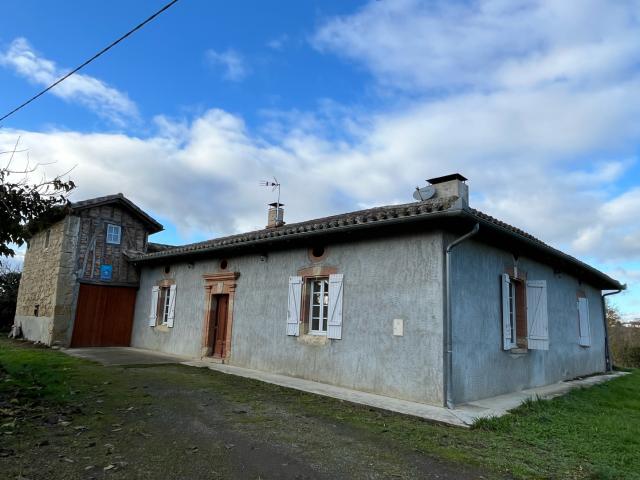Maison avec pigeonnier et grange sur 4500 m2 ou