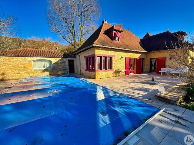 Maison avec pigeonnier et piscine 247m² Duravel