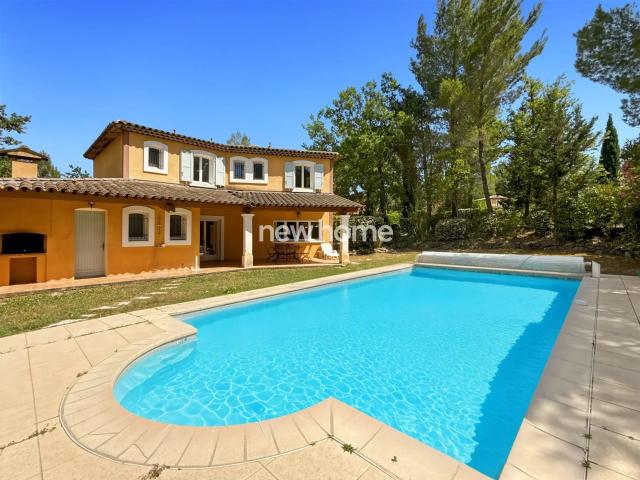maison avec piscine dans un domaine sécurisé 125m² Fayence