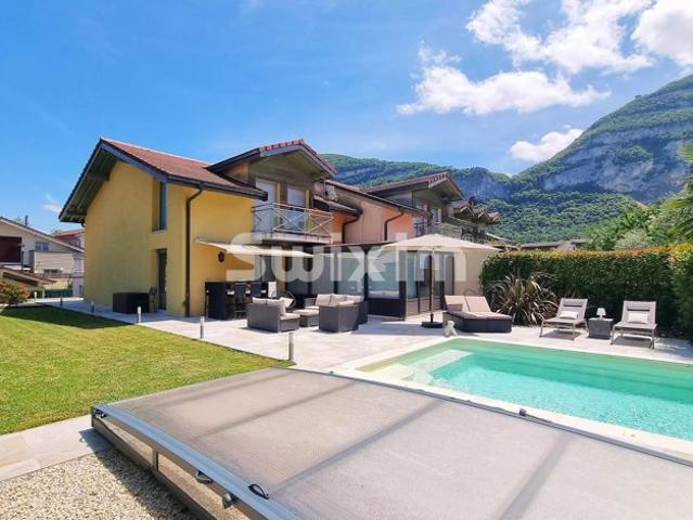 Maison avec piscine, douane de Veyrier
