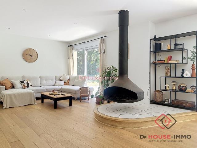 Maison avec piscine, double garage proche de la Zone de Créa Vallée