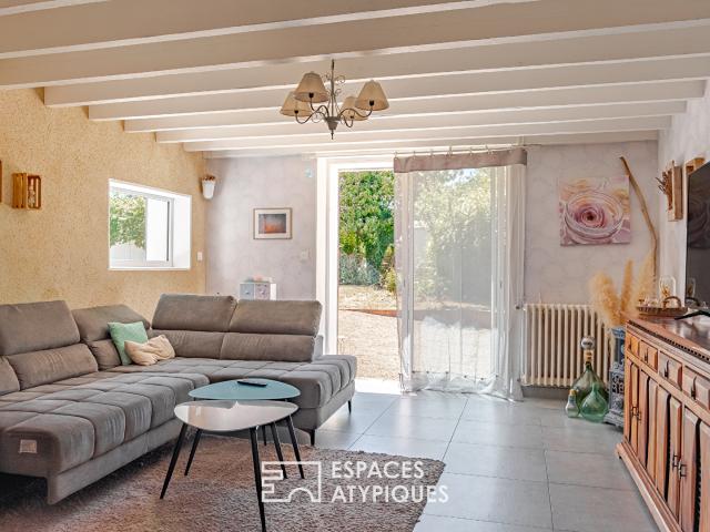 Maison avec piscine et dépendances