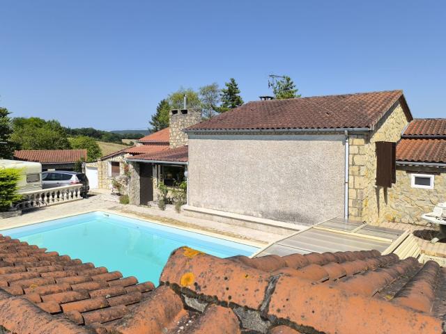 Propriété de caractère avec vue panoramique, piscine Monclar