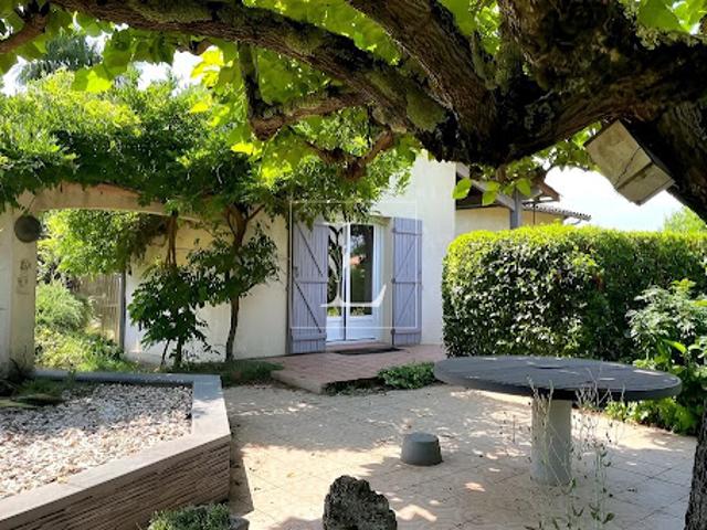 Maison avec piscine et jardin