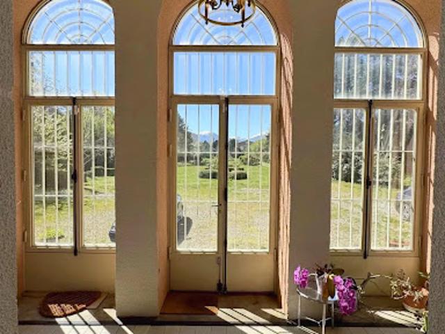 Maison avec piscine et jardin
