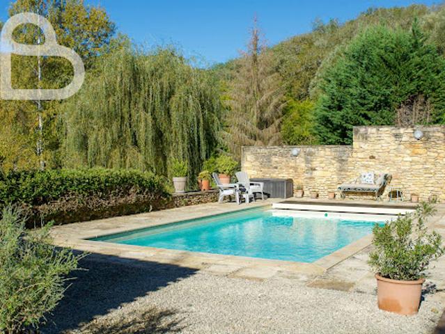 Maison avec piscine et jardin