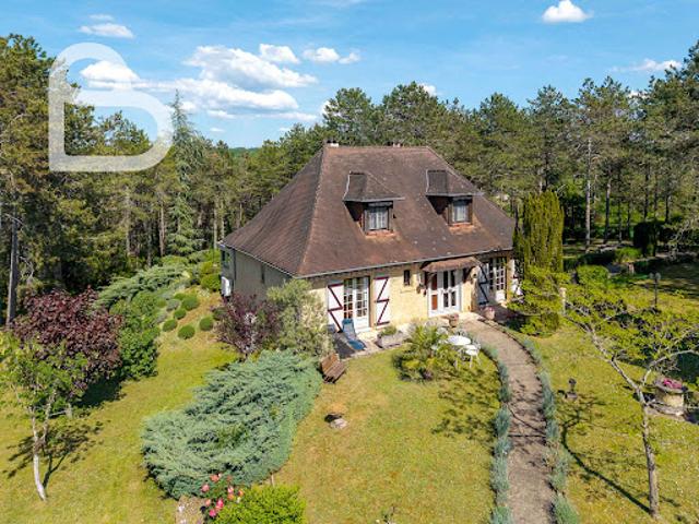 Maison avec piscine et jardin