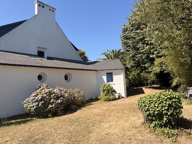 Maison avec piscine et jardin