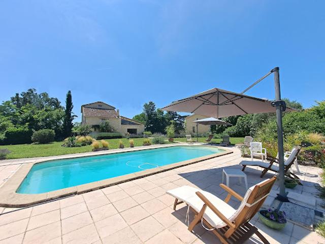 Maison avec piscine et jardin