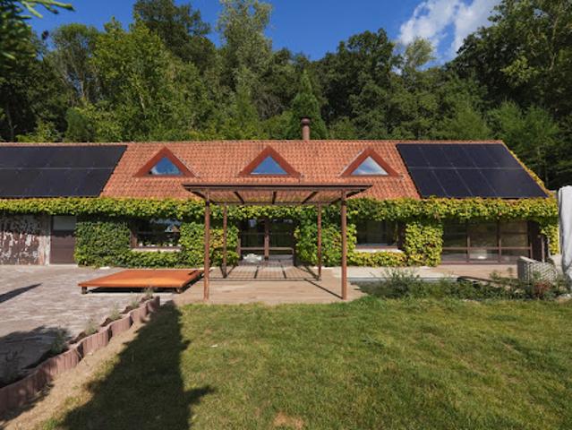 Maison avec piscine et jardin