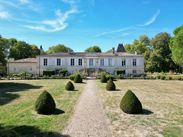 Maison avec piscine et jardin