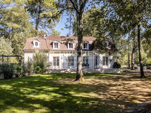 Maison avec piscine et jardin