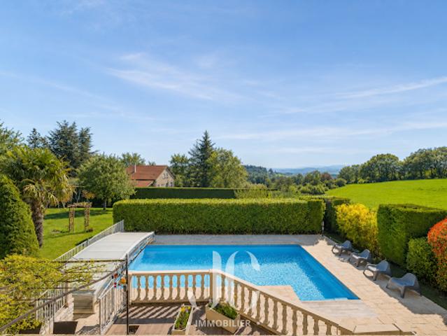 Maison avec piscine et jardin