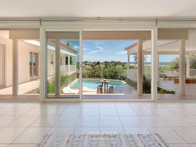 Villa avec piscine et jardin