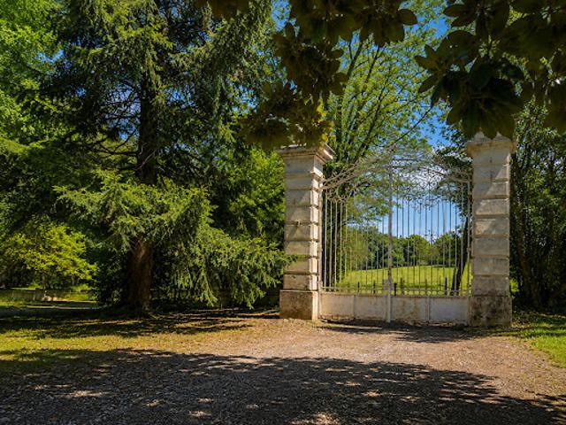 Maison avec piscine et jardin