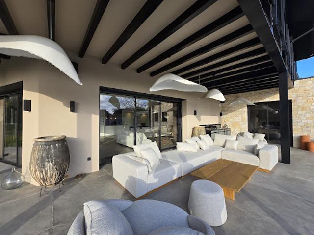 Maison avec piscine et jardin
