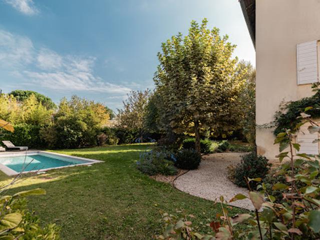 Maison avec piscine et jardin